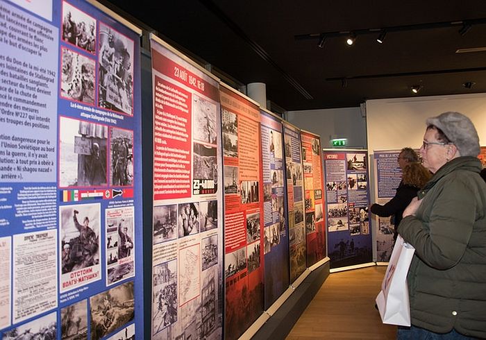 В Духовно-культурном центре в Париже открылись выставки, посвященные 75-летию победы в Сталинградской битве