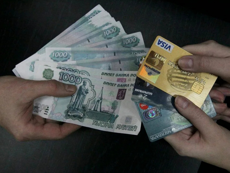 СМИ: ЦБ сделает бесплатными переводы между счетами в банках до 1,4 млн рублей