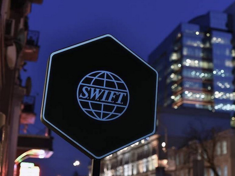 Ряд российских банков отключат от системы SWIFT