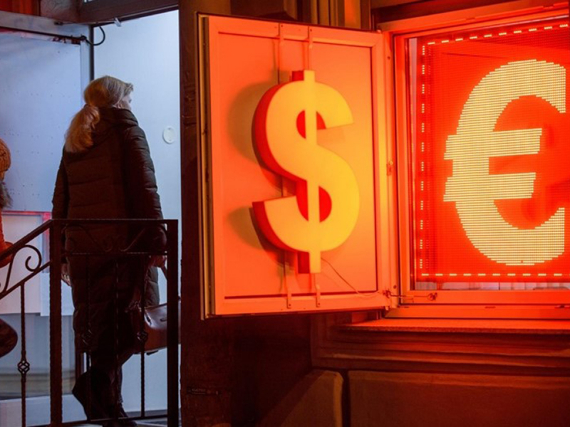 Курс доллара в России достиг 110 рублей, евро торгуется по 120 рублей