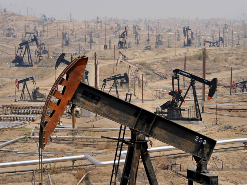 ОАЭ и Саудовская Аравия отказались обсуждать с Байденом по телефону рост нефтедобычи