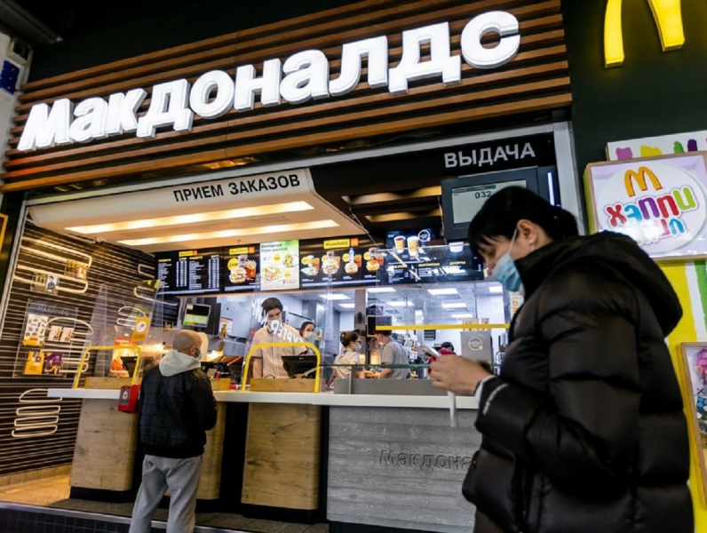 McDonald’s все же уходит из России, СМИ выяснили, что будет с брендом
