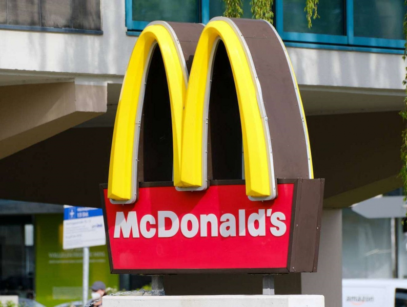 Россияне предложили почти 3000 смешных названий для нового McDonald’s