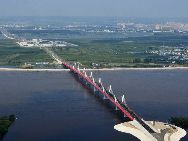 В Благовещенске открыли первый автомобильный мост между Россией и Китаем: озвучена стоимость проезда