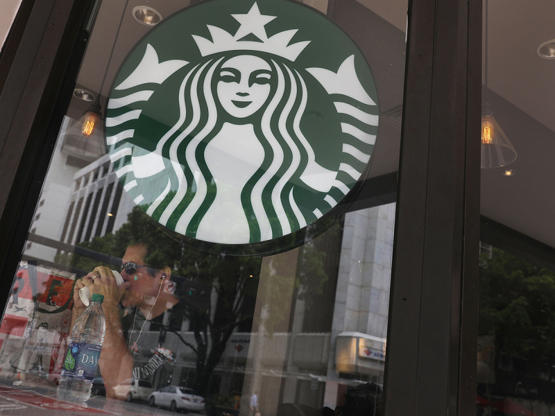 СМИ раскрыли личности новых владельцев сети Starbucks в России