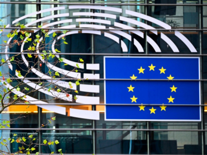 Bloomberg: ЕС может ввести санкции против ФНБ, Росбанка, Альфа-банка и банка “Тинькофф”