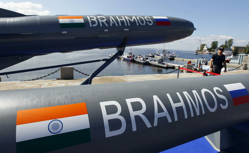 
                    Reuters узнал о стремлении Индии отказаться от оборонных сделок с Россией

                
