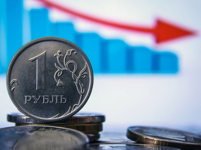 «Обесценятся доходы и сбережения»: названы сроки девальвации рубля