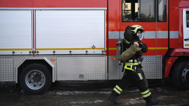 МЧС: пожар в выселенной шестиэтажке на севере Москвы полностью ликвидирован