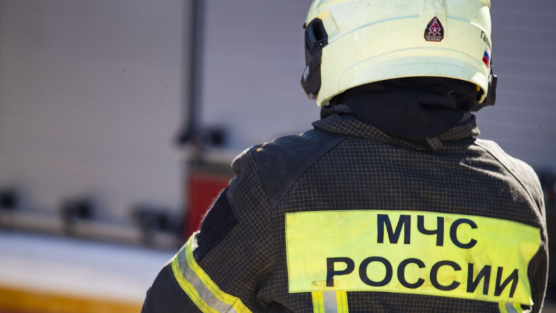 МЧС: в Петропавловске-Камчатском загорелся ангар на территории морского вокзала