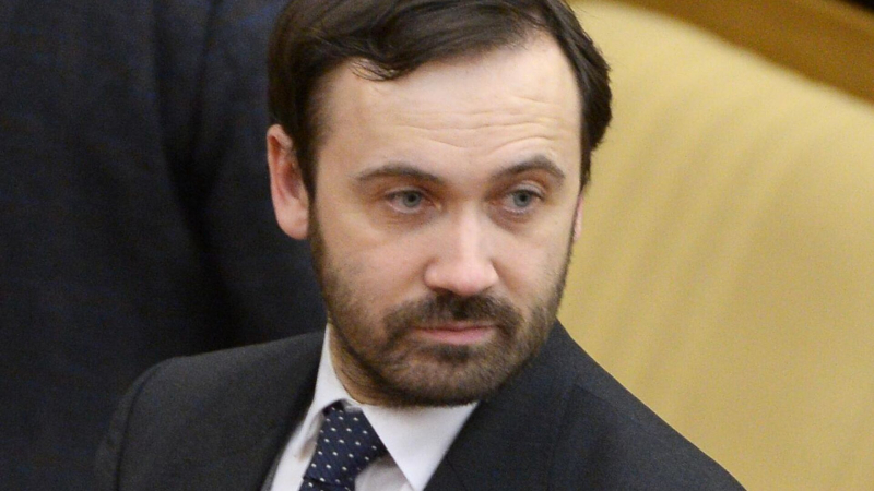 У бывшего помощника экс-депутата Рашкина проводят обыски по делу Пономарева