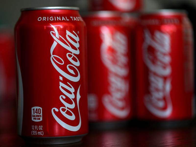 СМИ: покинувшая РФ Coca-Cola вновь регистрирует товарные знаки в России