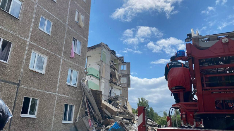 МЧС: еще одну женщину спасли из-под завалов обрушившегося дома в Нижнем Тагиле