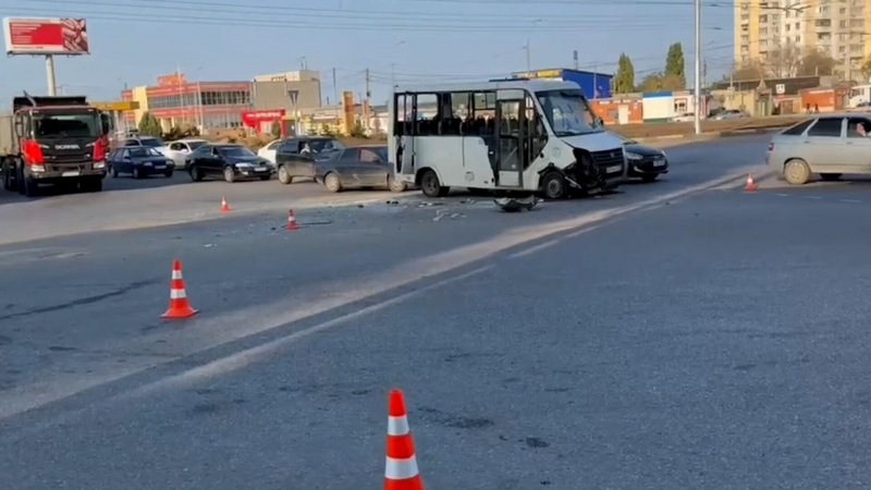 Трое пострадавших в ДТП в Саратове находятся в состоянии средней тяжести