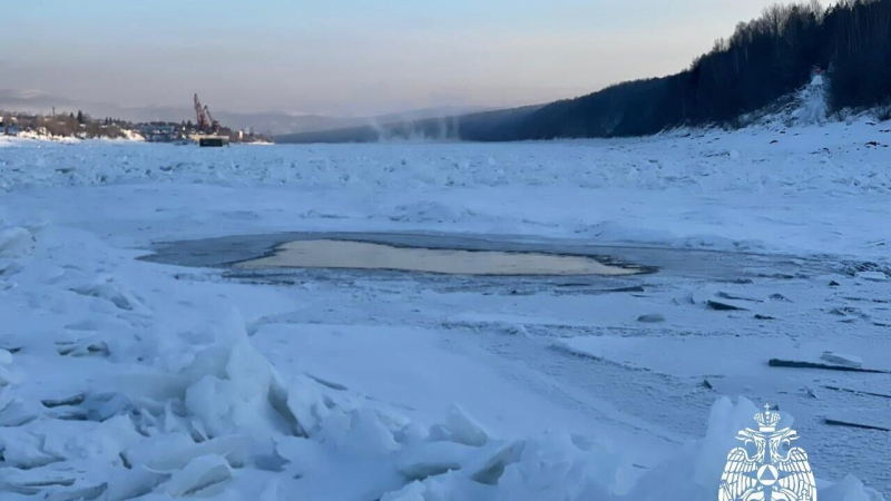 СК: в Пермском крае двое мужчин погибли, провалившись под лед во время рыбалки