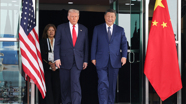 "Нужно просто позволить им сражаться". Си и Трамп в клинче. Всё решит "золотая акция" Путина