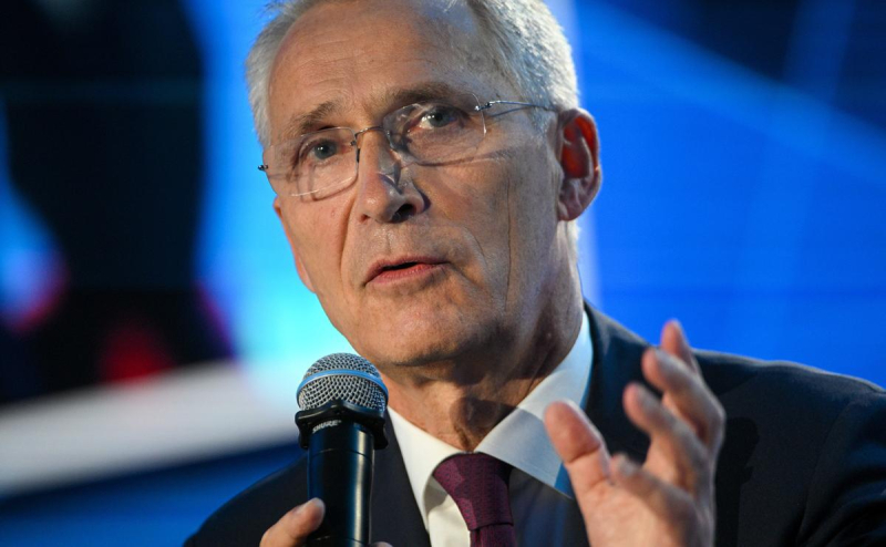 Столтенберг рассказал, как отказал «умолявшему» НАТО вмешаться Зеленскому