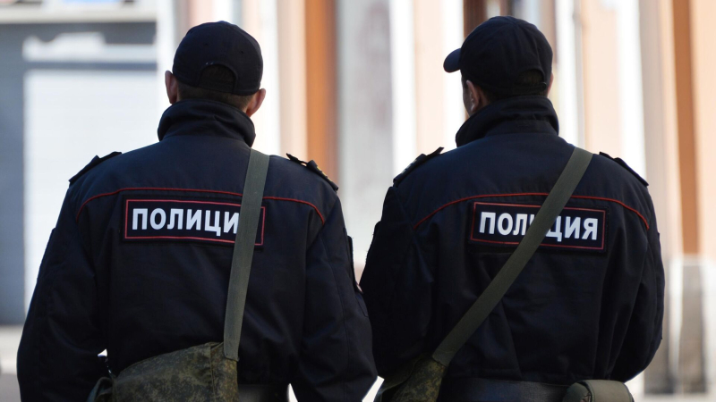 Сотрудники полиции