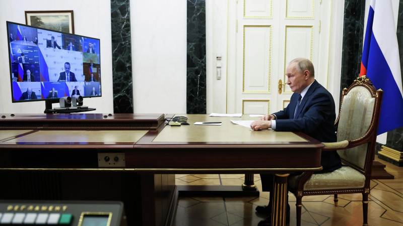 Президент РФ Владимир Путин проводит в режиме видеоконференции совещание с членами правительства РФ