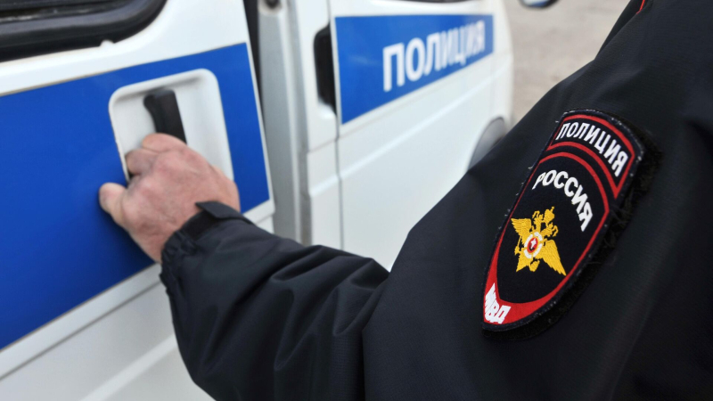 В Москве задержали трех мужчин за нападение на полицейского