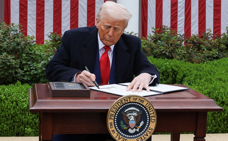 Трамп пообещал заплатить всем американцам по тыс. из денег от пошлин