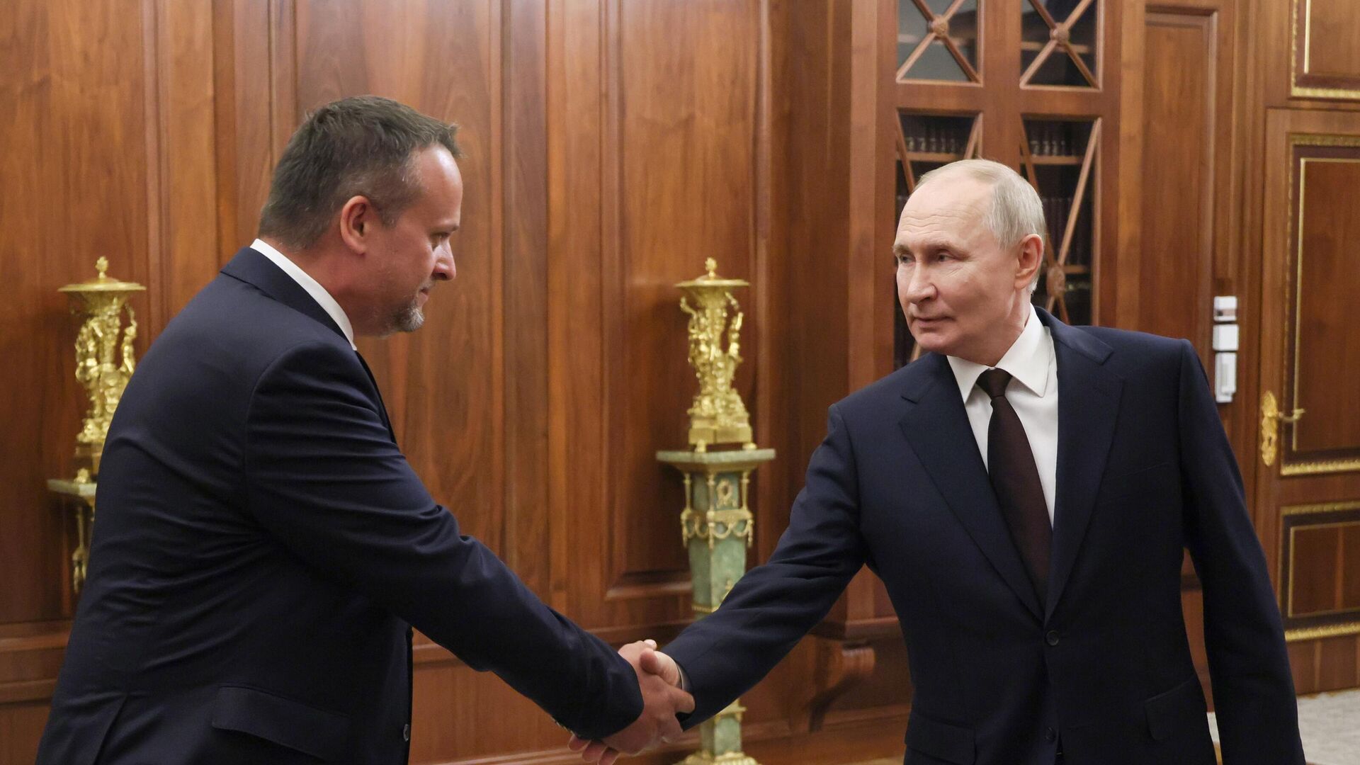 Путин в четверг примет с докладом министра транспорта Никитина