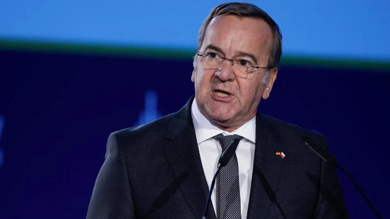 В Короче Белгородской области от удара дронов загорелась кровля ТЦ