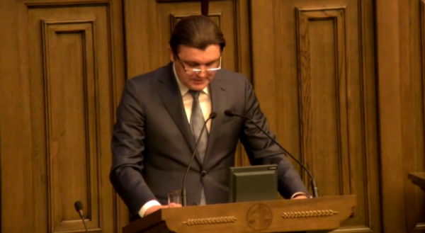 А судьям сколько? Депутаты схлестнулись с судейскими из-за пенсий. Закрытое соглашение внутри элит