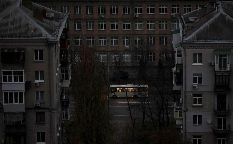 Украинцев предупредили об массовых отключениях света после остановки ТЭС