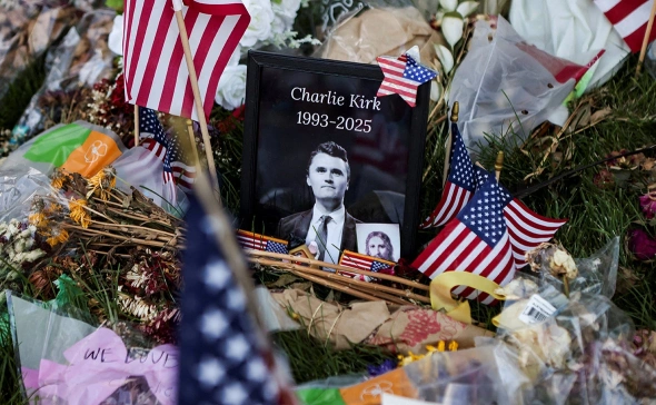 Вэнс захотел обратить жену в христианство и подвергся критике индийцев