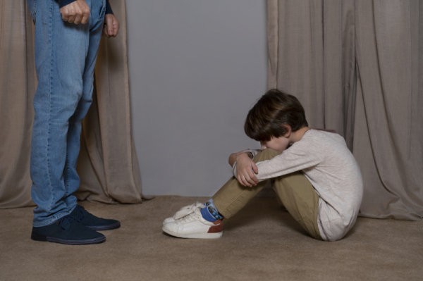 "Моего ребёнка, гражданина России, отдают латышу": Крымчанка взмолилась после решения суда. Вот так русских матерей ставят на колени