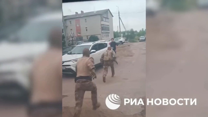 Кадры задержания жителей Ярославской области, которые передавали сведения спецслужбам Украины 