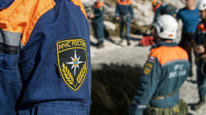 Сотрудник спасательной службы МЧС России