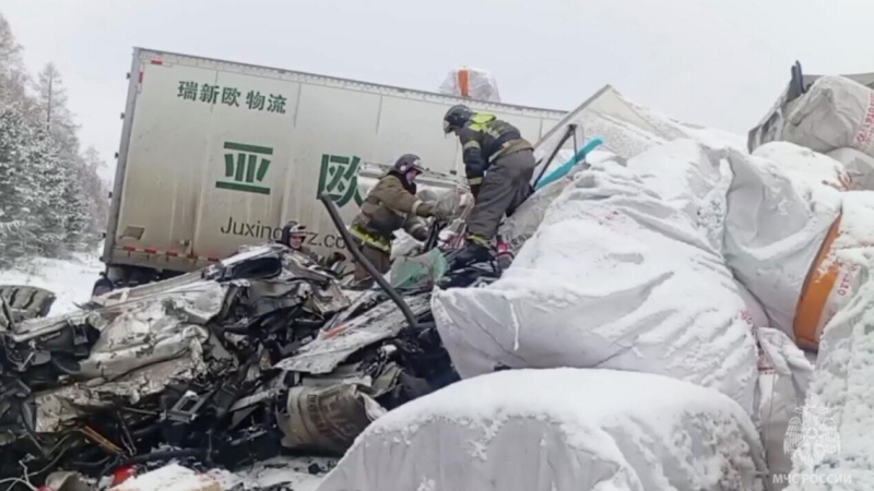 Последствия ДТП с участием грузовиков в Куйтунском районе Иркутской области