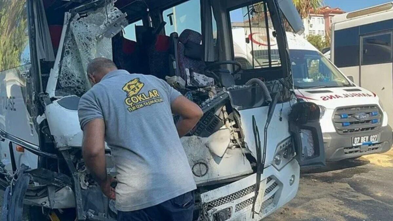 Место ДТП с туристическим автобусом в турецкой Аланье