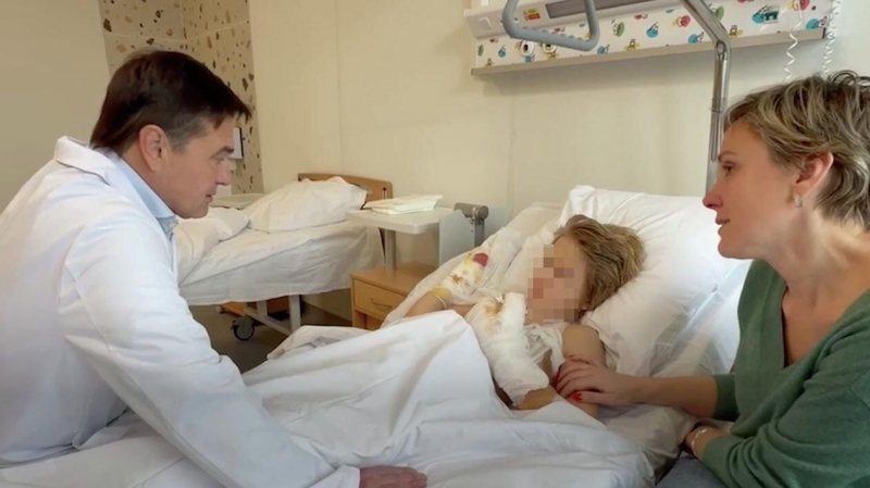 Мальчик Глеб, пострадавший на детской площадке в Красногорске