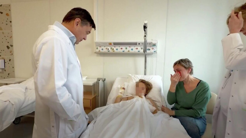 Губернатор Московской области Андрей Воробьев посещает мальчика Глеба, пострадавшего на детской площадке в Красногорске