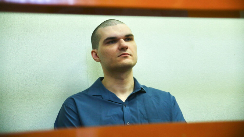 Евгений Серебряков, обвиняемый в подрыве автомобиля полковника Вооруженных сил РФ , во время заседания 2-го Западного окружного военного суда