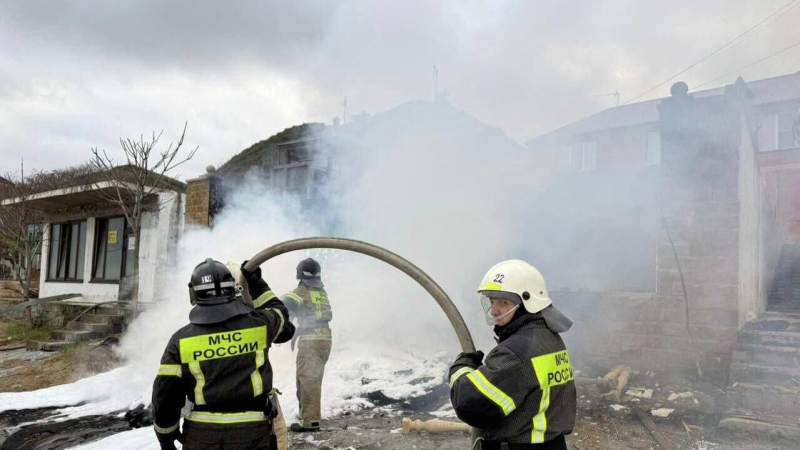 У погибшего при крушении вертолета в Дагестане конструктора остались двое детей