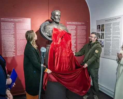 Бюст Мазепы и два «первых без равных»