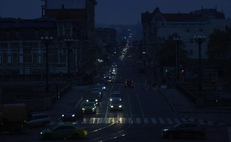 Власти Украины заявили об отключениях света после взрывов