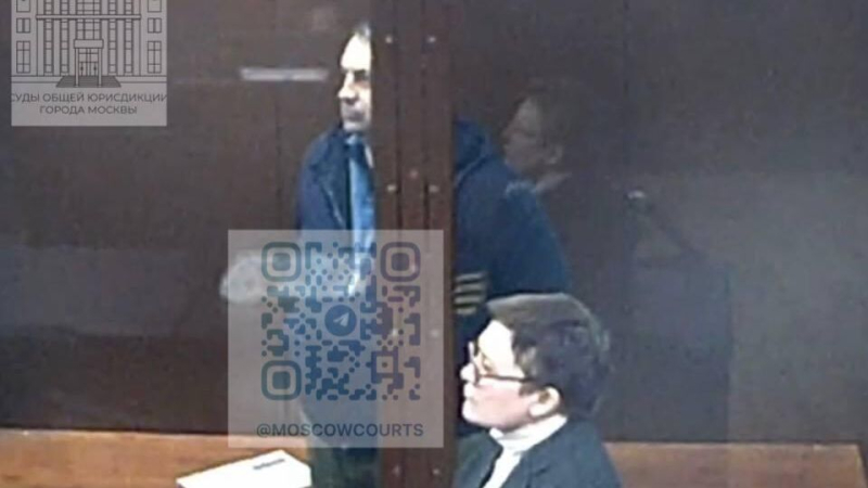 Замдиректора департамента Минтранса Владимир Луговенко в зале суда