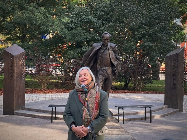 Памятник, которому можно посмотреть в глаза Памятник, которому можно посмотреть в глаза