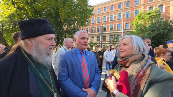 Памятник, которому можно посмотреть в глаза Памятник, которому можно посмотреть в глаза