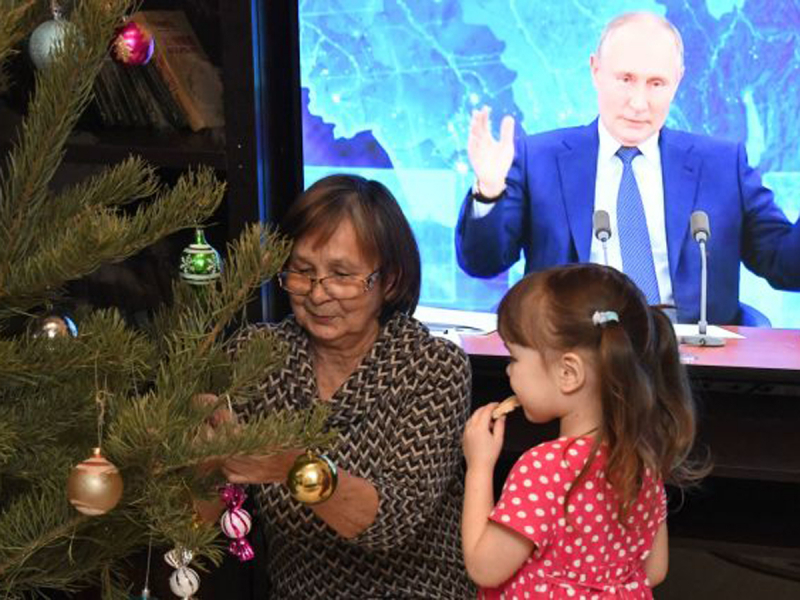 Путин: все российские семьи с детьми до 7 лет на Новый год получат по 5 000 рублей